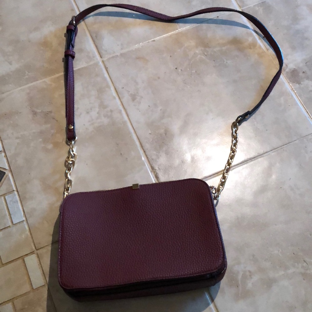 Maroon purse, never used in good condition